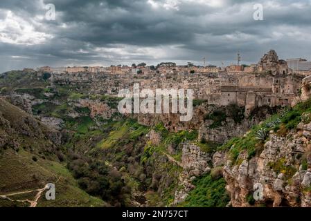 Blick über die Schlucht von Miera in Italien Stockfoto