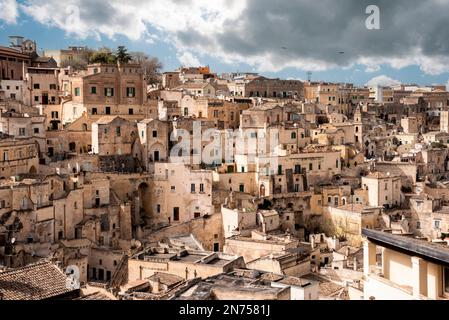 Panoramablick auf den berühmten Sassi di Matera, Italien Stockfoto