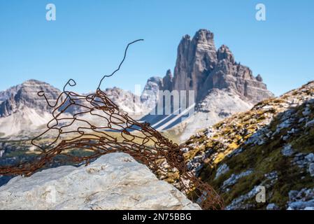 Überreste von militärischen Befestigungen auf dem Klavierberg in den Dolomiten, erbaut während des Ersten Weltkriegs, Südtirol Stockfoto