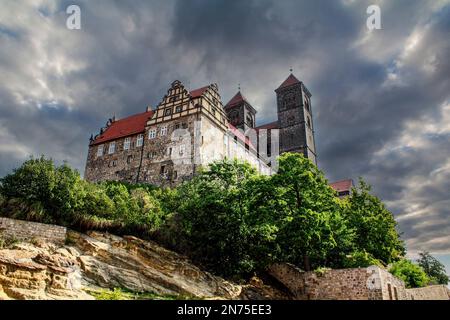 Schönes mittelalterliches Schloss Quedlinburg in Sachsen-Anhalt, Deutschland Stockfoto