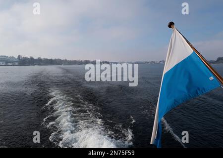 Winter, Chiemsee, Winterland, Bayern, Flagge, Schifffahrt, Wasser Stockfoto