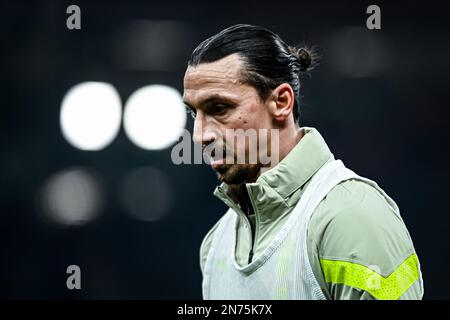 Mailand, Italien. 10. Februar 2023. Zlatan Ibrahimovic von AC Milan erwärmt sich vor dem Fußballspiel der Serie A AC Milan gegen Torino im San Siro Stadium in Mailand, Italien am 10. Februar 2023 Kredit: Piero Cruciatti/Alamy Live News Stockfoto