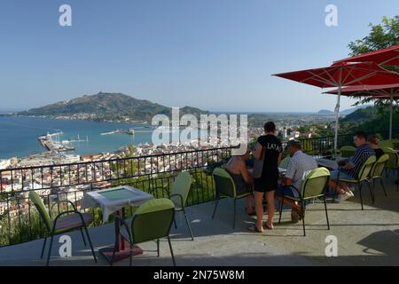 Blick vom bohalischen Aussichtspunkt auf Zakynthos Stadt, Zakynthos Insel, Ionische Inseln, Mittelmeer, Griechenland Stockfoto