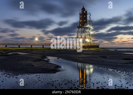 Abendliche Atmosphäre im Leuchtturm Obereversand, Dorum-Neufeld, Bezirk Cuxhaven, Niedersachsen, Stockfoto