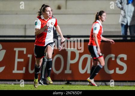 Rotterdam - Sophie Cobussen von Feyenoord V1 während des Spiels Feyenoord V1 gegen SC Heerenveen V1 in Nieuw Varkenoord am 10. Februar 2023 in Rotterdam, Niederlande. (Box zu Box Pictures/Tom Bode) Stockfoto