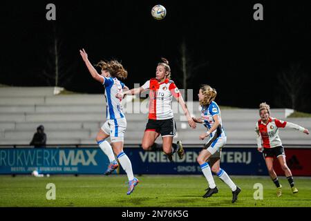 Rotterdam - Sophie Cobussen von Feyenoord V1 während des Spiels Feyenoord V1 gegen SC Heerenveen V1 in Nieuw Varkenoord am 10. Februar 2023 in Rotterdam, Niederlande. (Box zu Box Pictures/Tom Bode) Stockfoto