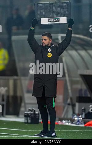 Niederlande. 10. Februar 2023. DEN BOSCH, NIEDERLANDE - FEBRUAR 10: 4. Offizieller Jaafar Aafouallah während des Keuken Kampioen Divisie-Spiels zwischen dem FC Den Bosch und Jong Ajax im Stadion De Vliert am 10. Februar 2023 in Den Bosch, Niederlande (Foto von Joris Verwijst/Orange Pictures) Kredit: Orange Pics BV/Alamy Live News Stockfoto