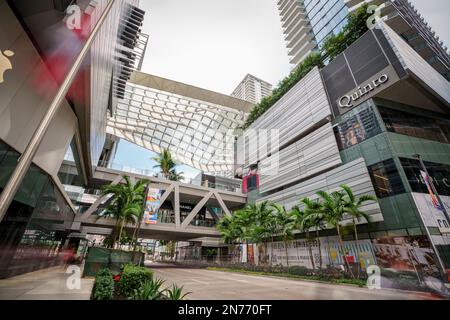 Brickell, FL, USA - 9. Februar 2023: Geschäfte im Brickell City Center Miami Stockfoto