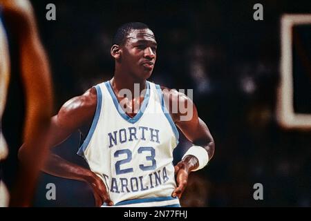 Michael Jordan (23), North Carolina, im East Regional Semi Finals der NCAA Basketball Championships gegen Indiana. Stockfoto