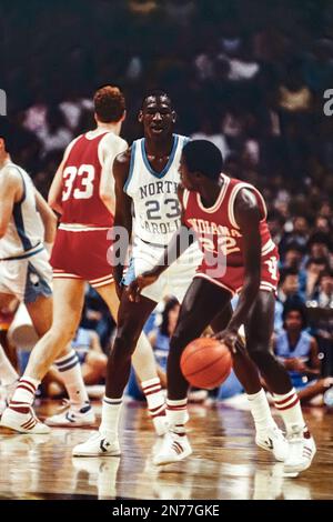 Michael Jordan (23), North Carolina, im East Regional Semi Finals der NCAA Basketball Championships gegen Indiana. Stockfoto