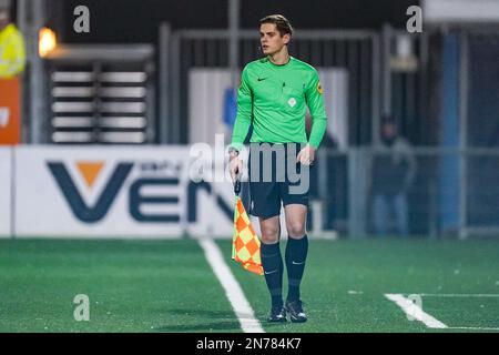 Niederlande. 10. Februar 2023. DEN BOSCH, NIEDERLANDE - FEBRUAR 10: Stellvertretender Schiedsrichter Kevin Weever während des Keuken Kampioen Divisie-Spiels zwischen dem FC Den Bosch und Jong Ajax im Stadion De Vliert am 10. Februar 2023 in Den Bosch, Niederlande (Foto von Joris Verwijst/Orange Pictures) Kredit: Orange Pics BV/Alamy Live News Stockfoto