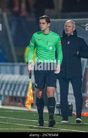 Niederlande. 10. Februar 2023. DEN BOSCH, NIEDERLANDE - FEBRUAR 10: Stellvertretender Schiedsrichter Kevin Weever während des Keuken Kampioen Divisie-Spiels zwischen dem FC Den Bosch und Jong Ajax im Stadion De Vliert am 10. Februar 2023 in Den Bosch, Niederlande (Foto von Joris Verwijst/Orange Pictures) Kredit: Orange Pics BV/Alamy Live News Stockfoto