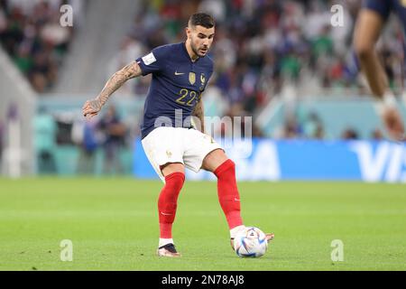 Doha, Katar. 04. November 2022. Theo Hernandez von Frankreich in Aktion während des FIFA-Weltmeisterschaftsspiels Katar 2022 zwischen Frankreich und Polen im Al Thumama Stadium. Endstand: France 3:1 Polen. (Foto: Grzegorz Wajda/SOPA Images/Sipa USA) Guthaben: SIPA USA/Alamy Live News Stockfoto