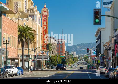 Telegraph Avenue in der 18. Street in Oakland, Kalifornien, USA. Stockfoto