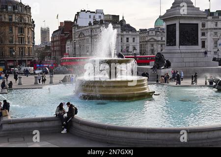 London, Großbritannien. 10. Februar 2023 Touristenattraktion am Trafalgar Square, London, Großbritannien. Kredit: Siehe Li/Picture Capital/Alamy Live News Stockfoto