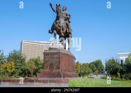 TASCHKENT, USBEKISTAN - 15. SEPTEMBER 2022: Denkmal für Amir Timur (Tamerlane) an einem sonnigen Septembertag Stockfoto