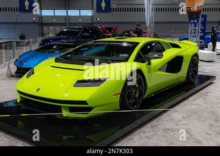 Chicago, IL, USA - 9. Februar 2023: 2022 Lamborghini Countach LPI 800-4 auf der Chicago Auto Show 2023. Stockfoto