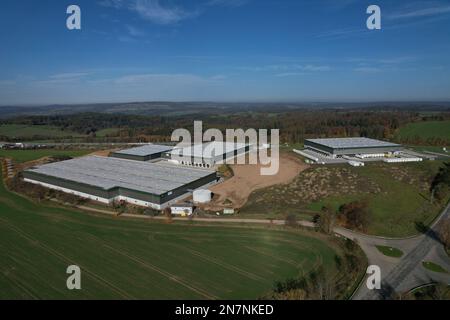 Ein Logistikzentrum in Ostredek, Tschechische Republik, Europa aus der Vogelperspektive Stockfoto