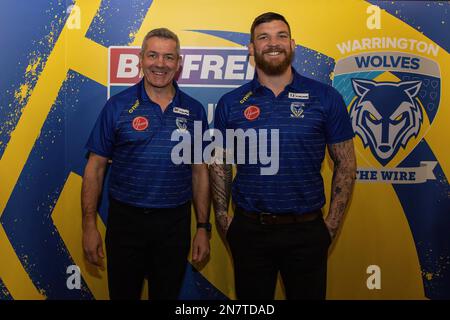 Manchester, Großbritannien. 11. Februar 2023. Cheftrainer Daryl Powell und Josh McGuire von Warrington Wolves während der Medienpräsentation der Super League im Science and Industry Museum, Manchester, Großbritannien, am 9. Februar 2023 (Foto von Mark Cosgrove/News Images) in Manchester, Großbritannien, am 2./11. Februar 2023. (Foto: Mark Cosgrove/News Images/Sipa USA) Guthaben: SIPA USA/Alamy Live News Stockfoto