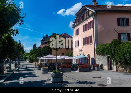 Historische Stadt Lutry im UNESCO-Weltkulturerbe Lavaux Vineyards Terraces, Genfer See, Schweiz Stockfoto