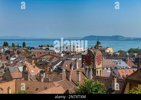 Blick auf Neuchatel und den Neuchatelsee, Schweiz Stockfoto