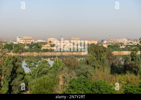 Überblicken Sie den Fluss Tigris und die grüne Zone, Bagdad, Irak Stockfoto