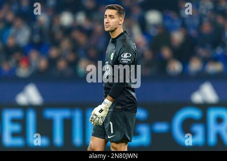 Gelsenkirchen, Deutschland. 10. Februar 2023. firo : 02/10/2023, Fußball, 1. Liga, 1. Bundesliga, Staffel 2022/2023, FC Schalke 04 - VfL Wolfsburg Koen Casteels (VfL Wolfsburg) Halbzahl, Kredit: dpa/Alamy Live News Stockfoto