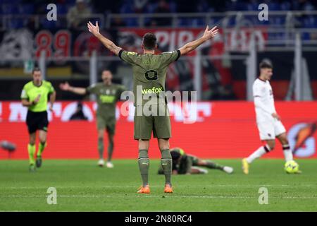 Mailand, Italien. 10. Februar 2023. Olivier Giroud vom AC Mailand Gesten während des Fußballspiels der Serie A zwischen dem AC Mailand und dem Turin FC im Stadio Giuseppe Meazza am 10. Februar 2023 in Mailand, Italien . Kredit: Marco Canoniero/Alamy Live News Stockfoto