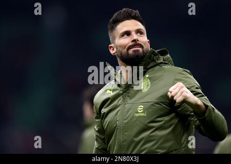 Mailand, Italien. 10. Februar 2023. Olivier Giroud vom AC Mailand feiert am Ende des Fußballspiels der Serie A vor dem Fußballspiel AC Mailand und dem Turin FC am 10. Februar 2023 im Stadio Giuseppe Meazza in Mailand , Italien . Kredit: Marco Canoniero/Alamy Live News Stockfoto