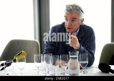 Krakau, Polen. 07. Februar 2023. Michael O'Leary, CEO der Ryanair-Gruppe, spricht auf einer Pressekonferenz im Kossak Hotel, auf der die 80 Strecken von Ryanair in Polen gefeiert werden. Kredit: SOPA Images Limited/Alamy Live News Stockfoto