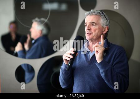 Krakau, Polen. 07. Februar 2023. Michael O'Leary, CEO der Ryanair-Gruppe, spricht auf einer Pressekonferenz im Kossak Hotel, auf der die 80 Strecken von Ryanair in Polen gefeiert werden. (Foto: Vito Corleone/SOPA Images/Sipa USA) Guthaben: SIPA USA/Alamy Live News Stockfoto