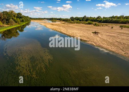 Pouilly-sur-Loire am Ufer des Flusses Loire, Frankreich Stockfoto