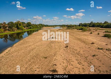 Pouilly-sur-Loire am Ufer des Flusses Loire, Frankreich Stockfoto