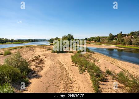 Pouilly-sur-Loire am Ufer des Flusses Loire, Frankreich Stockfoto