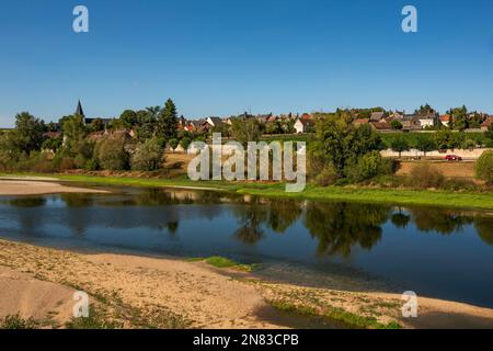 Pouilly-sur-Loire am Ufer der Loire, Frankreich Stockfoto