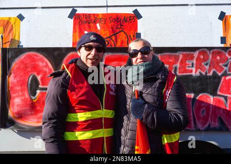 Montauban, Frankreich. 11. Februar 2023. Vierter Tag des Streiks und der Demonstration durch die Interunion (CFDT, CGT, FO, CFE-CGC, CFTC, UNSA, Solidaires, FSU), um gegen den Plan der Regierung zu protestieren, das gesetzliche Rentenalter von 62 auf 64 Jahre anzuheben. Frankreich, Montauban, 11. Februar 2023. Foto: Patricia Huchot-Boissier/ABACAPRESS.COM Kredit: Abaca Press/Alamy Live News Stockfoto