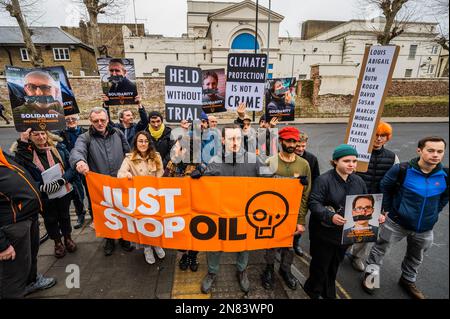 London, Großbritannien. 11. Februar 2023. Stoppen Sie den Ölprotest vor dem Pentonville-Gefängnis, um die inhaftierten Kollegen zu unterstützen. Das übergeordnete Ziel der Gruppe besteht darin, die Regierung dazu zu bewegen, alle neuen Ölfelder zu stoppen. Als Teil der Bemühungen, die Klimakrise zu vermeiden. Kredit: Guy Bell/Alamy Live News Stockfoto