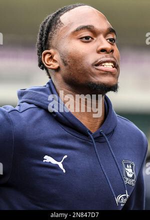 Plymouth Argyle Mittelfeldspieler Jay Matete (28) beim Sky Bet League 1