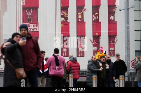 Neue Kunstwerke an der Außenseite des Stadions vor dem Spiel der Premier League im Emirates Stadium, London. Foto: Samstag, 11. Februar 2023. Stockfoto