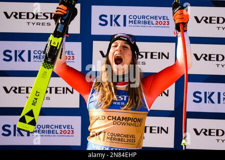 Frankreich. 11. Februar 2023. Jasmine Flury der Schweiz nach dem Frauen-Downhill-Ski-Rennen in Meribel Frankreich. Sie hat das Rennen gewonnen. (Kreditbild: © Christopher Levy/ZUMA Press Wire) NUR REDAKTIONELLE VERWENDUNG! Nicht für den kommerziellen GEBRAUCH! Kredit: ZUMA Press, Inc./Alamy Live News Stockfoto