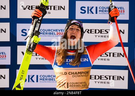 Frankreich. 11. Februar 2023. Jasmine Flury der Schweiz nach dem Frauen-Downhill-Ski-Rennen in Meribel Frankreich. Sie hat das Rennen gewonnen. (Kreditbild: © Christopher Levy/ZUMA Press Wire) NUR REDAKTIONELLE VERWENDUNG! Nicht für den kommerziellen GEBRAUCH! Kredit: ZUMA Press, Inc./Alamy Live News Stockfoto