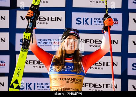 Frankreich. 11. Februar 2023. Jasmine Flury der Schweiz nach dem Frauen-Downhill-Ski-Rennen in Meribel Frankreich. Sie hat das Rennen gewonnen. (Kreditbild: © Christopher Levy/ZUMA Press Wire) NUR REDAKTIONELLE VERWENDUNG! Nicht für den kommerziellen GEBRAUCH! Kredit: ZUMA Press, Inc./Alamy Live News Stockfoto