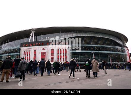 Neue Kunstwerke an der Außenseite des Stadions vor dem Spiel der Premier League im Emirates Stadium, London. Foto: Samstag, 11. Februar 2023. Stockfoto