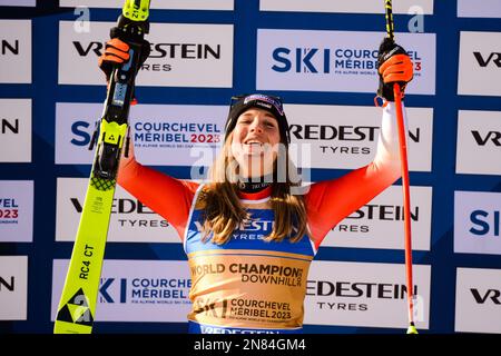 Frankreich. 11. Februar 2023. Jasmine Flury der Schweiz nach dem Frauen-Downhill-Ski-Rennen in Meribel Frankreich. Sie hat das Rennen gewonnen. (Kreditbild: © Christopher Levy/ZUMA Press Wire) NUR REDAKTIONELLE VERWENDUNG! Nicht für den kommerziellen GEBRAUCH! Kredit: ZUMA Press, Inc./Alamy Live News Stockfoto