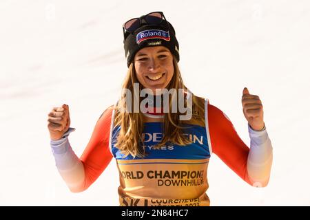 Frankreich. 11. Februar 2023. Jasmine Flury der Schweiz nach dem Frauen-Downhill-Ski-Rennen in Meribel Frankreich. Sie hat das Rennen gewonnen. (Kreditbild: © Christopher Levy/ZUMA Press Wire) NUR REDAKTIONELLE VERWENDUNG! Nicht für den kommerziellen GEBRAUCH! Kredit: ZUMA Press, Inc./Alamy Live News Stockfoto