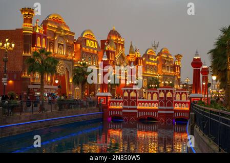 Dubai, VAE 11. 06. 2018 : Themenpark im Global Village Dubailand , einem 1,6 Millionen m2 großen Park, der der weltweit größte Themenpark mit Kanal ist Stockfoto