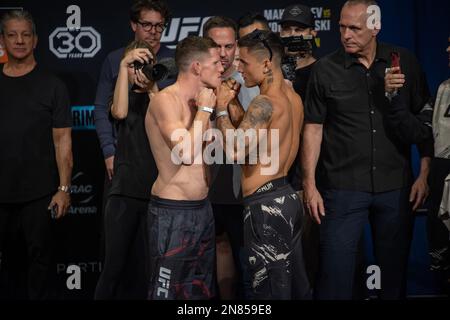 PERTH, AUSTRALIEN - 11. FEBRUAR: Jamie Mullarkey und Francisco Prado stellen sich beim UFC 284 dem Kampf vor 284: Makhatschow gegen Volkanovski in der RAC Arena am 12. Februar 2023 in Perth, Westaustralien, Australien. (Foto: Matt Davies/PxImages) Kredit: Px Images/Alamy Live News Stockfoto