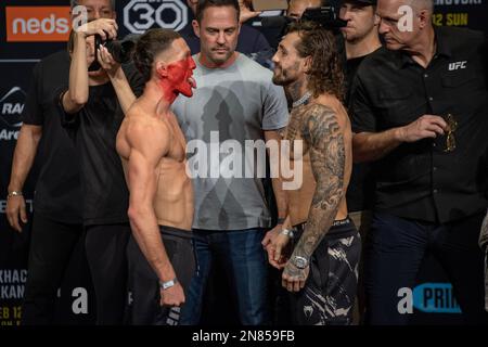 PERTH, AUSTRALIEN - 11. FEBRUAR: Shane Young und Blake Wilder stellen sich auf der UFC 284 dem Kampf vor 284: Makhachev gegen Volkanovski in der RAC Arena am 12. Februar 2023 in Perth, Westaustralien, Australien. (Foto: Matt Davies/PxImages) Kredit: Px Images/Alamy Live News Stockfoto