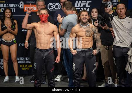 PERTH, AUSTRALIEN - 11. FEBRUAR: Shane Young und Blake Wilder stellen sich auf der UFC 284 dem Kampf vor 284: Makhachev gegen Volkanovski in der RAC Arena am 12. Februar 2023 in Perth, Westaustralien, Australien. (Foto: Matt Davies/PxImages) Kredit: Px Images/Alamy Live News Stockfoto