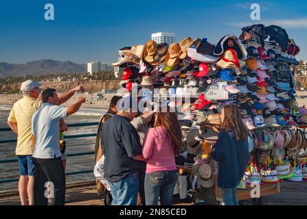 Hat-Stand am Santa Monica Pier, Santa Monica, Kalifornien, USA Stockfoto